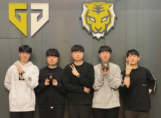 的期望與壓 的期望與壓